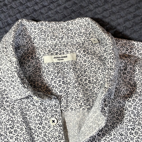 Mens small button SS shirt - Picture 2 of 5